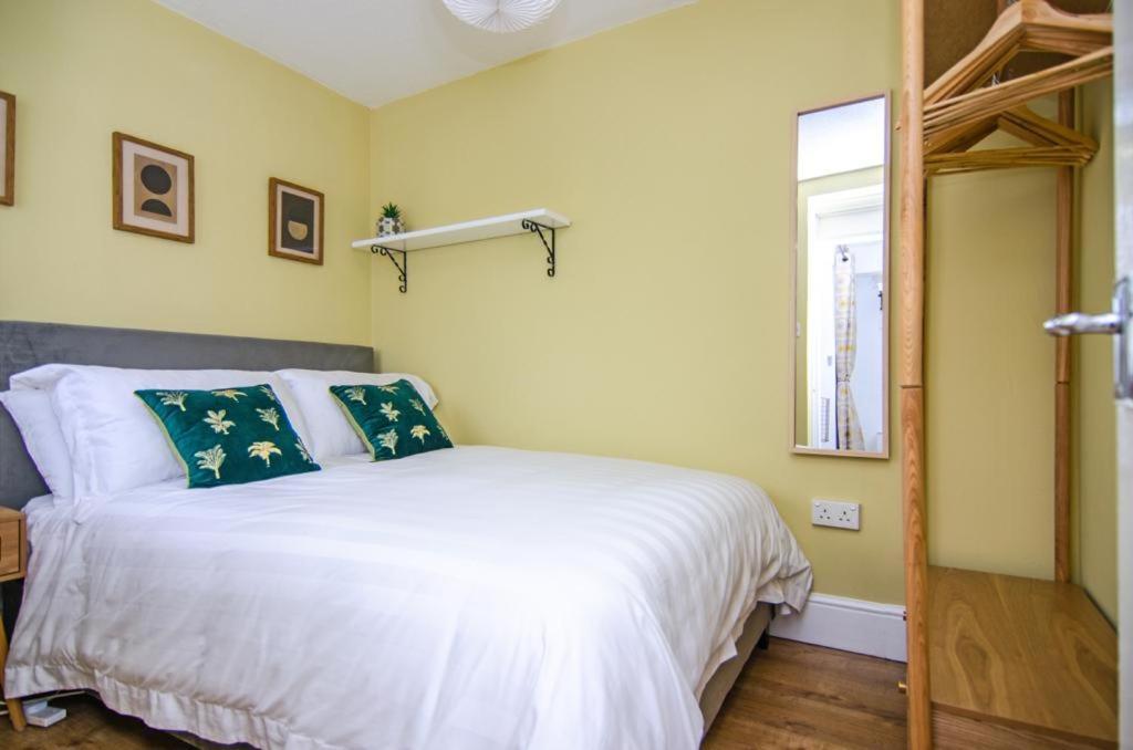Cosy Lichfield Apartment Esterno foto